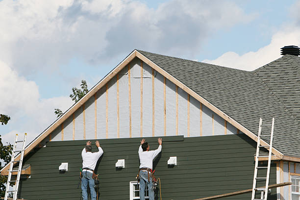 Professional Siding technician working in Essex, IL